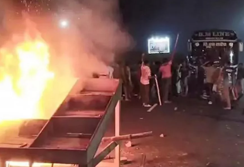 বিএনপির মনোনয়ন না পাওয়ায় ঢাকা–ভাঙ্গা এক্সপ্রেসওয়েতে টায়ার জ্বালিয়ে বিক্ষোভ